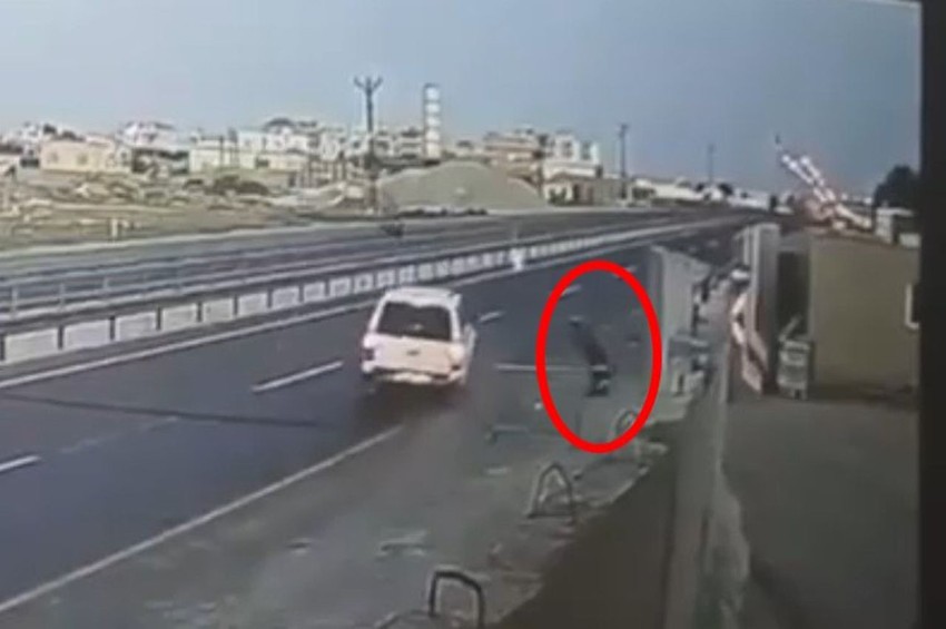 ''Dur'' ihtarına uymayan trafik canavarı polise çarpıp yaraladı - Resim: 4