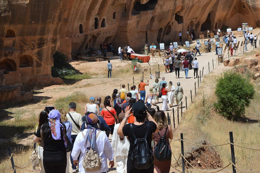 Kurban Bayramı tatilinde deniz, güneş, kumsal yerine fenomen dizinin evine akın ettiler - Resim: 1