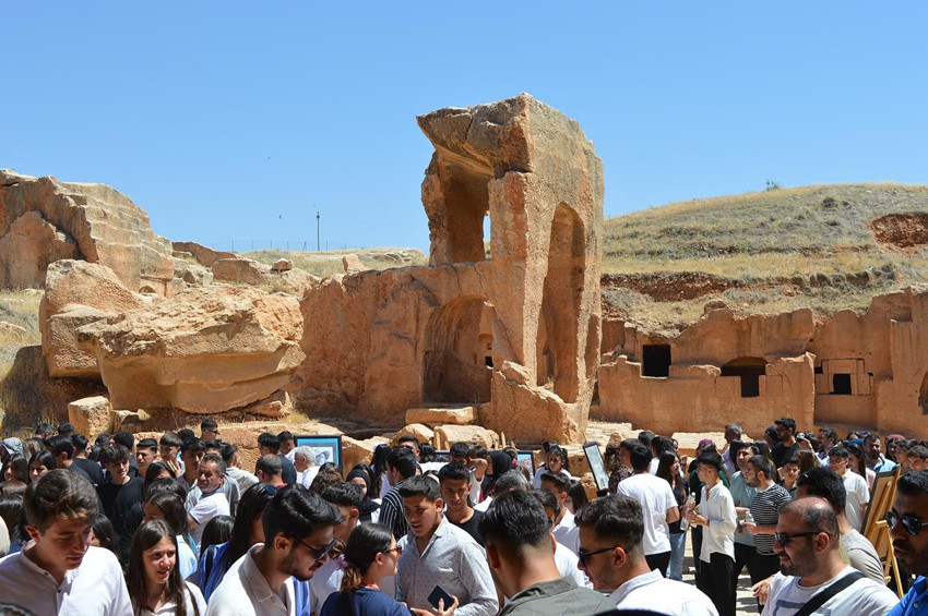 Kurban Bayramı tatilinde deniz, güneş, kumsal yerine fenomen dizinin evine akın ettiler - Resim: 2