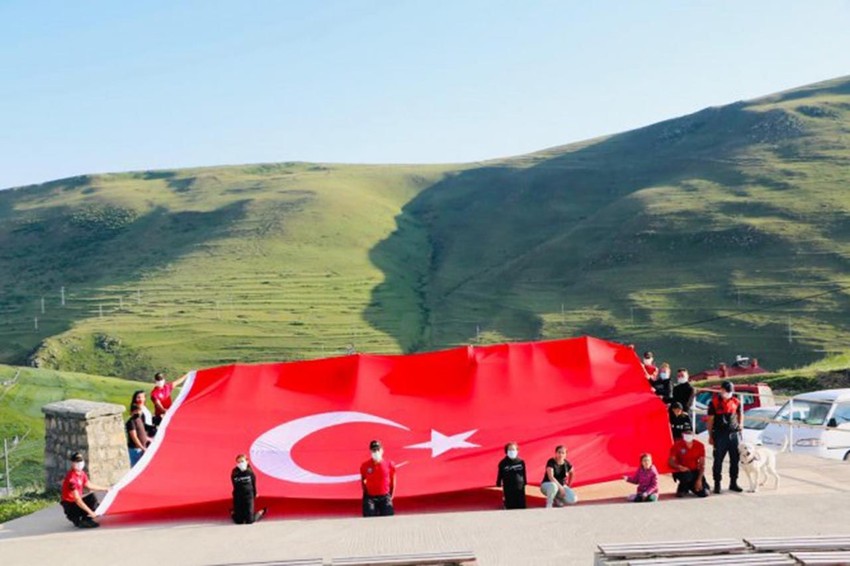 Ata'nın silüetine selam durdular - Resim: 4