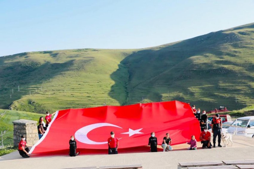 Ata'nın silüetine selam durdular - Resim: 4