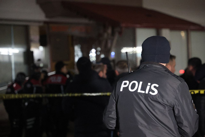 Annesini, babasını ve kardeşini öldürüp intihar etti - Resim: 4