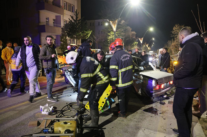 Kazazede yakınları önce ambulansa sonra itfaiyeye saldırdılar - Resim: 1