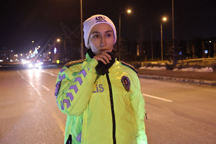 Bir şehrimizin trafiği 2 kadına emanet edildi: Orkestra şefi gibi yönetiyorlar - Resim: 3