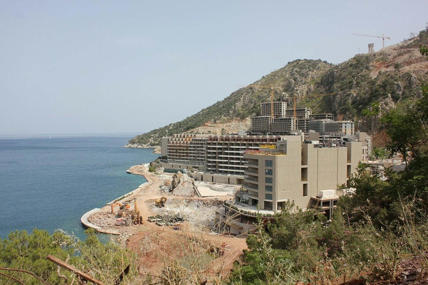 Marmaris'te cennet koydaki kaçak otel için ''yıkın'' talimatı - Resim: 1