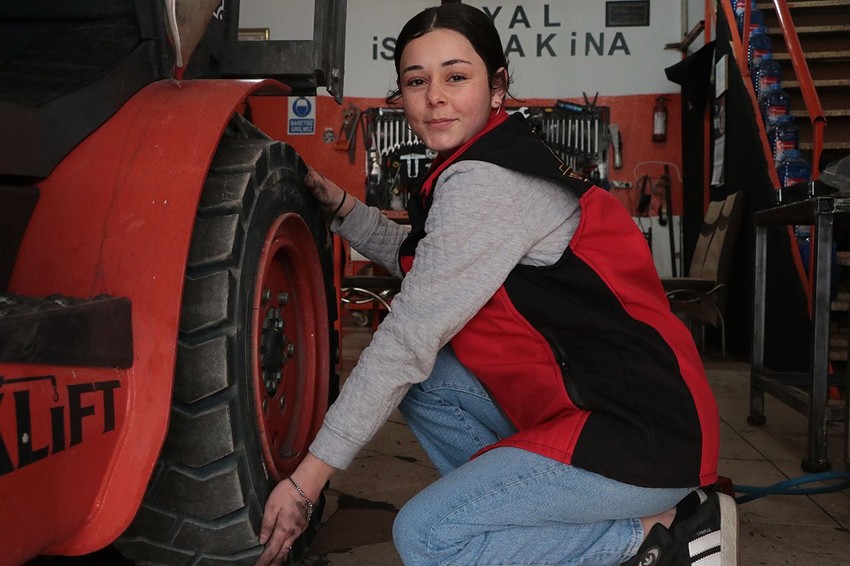Ağabeyine özendi 15 yaşında otosanayinin Melike ustası oldu - Resim: 2
