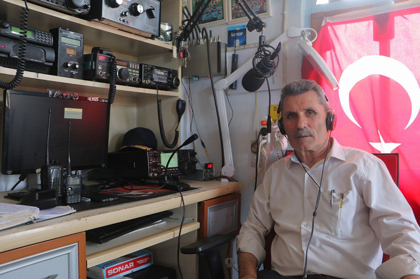 Hobi olarak başlamıştı; şimdi emekliliğinde evinden tüm dünyaya seslenebiliyor! - Resim: 2