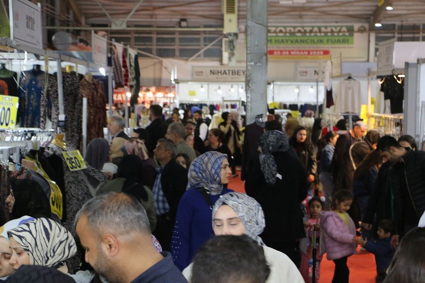 ''Festivalde yüzde 70 indirim var''ı duyan soluğu burada aldı - Resim: 2