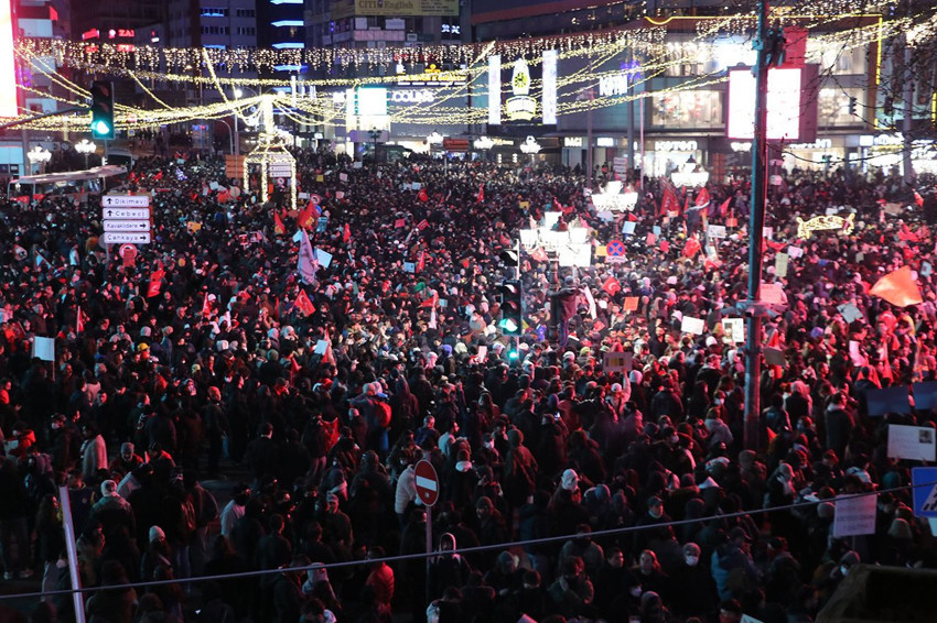 Ankara'da polis ile göstericiler karşı karşıya geldi: Gözaltılar var - Resim: 4