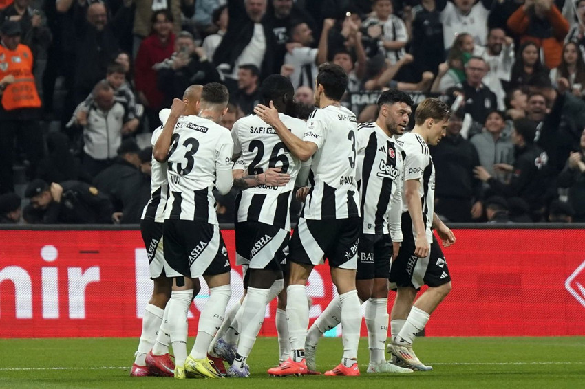 Kartal Aslan'ı avladı: Beşiktaş, Galatasaray'ı yıktı: 2-1 - Resim: 1