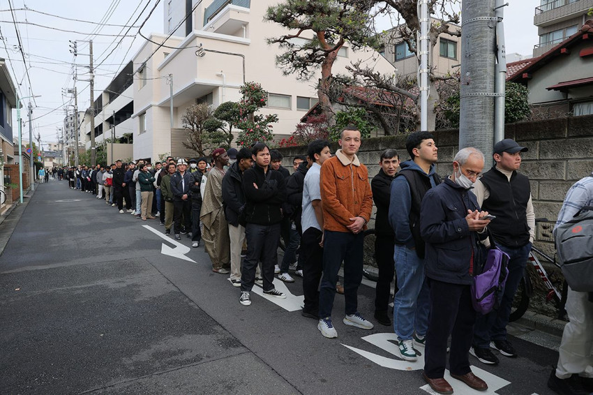 Bu camide  bayram namazı 3 kez kılındı - Resim: 2