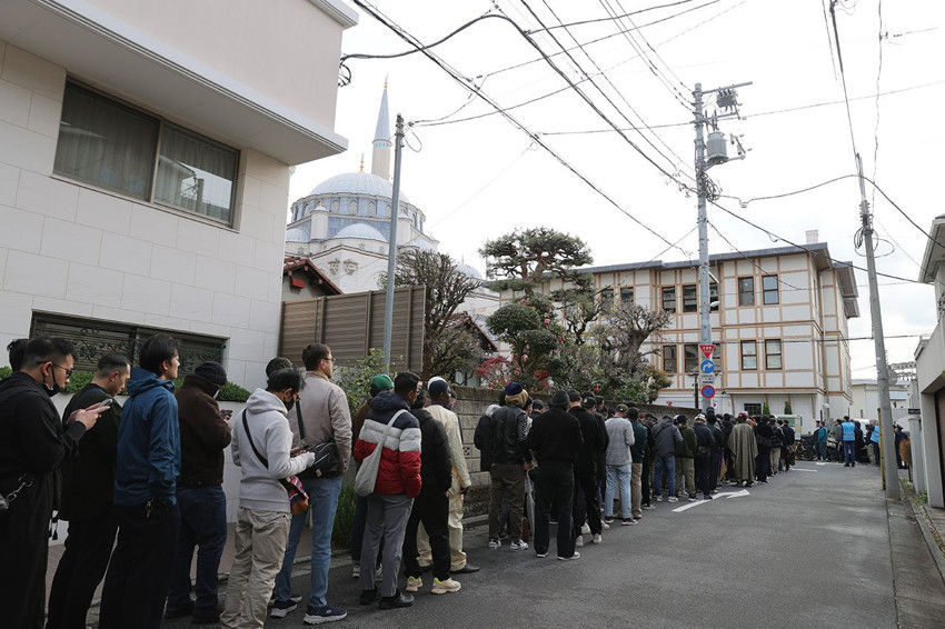 Bu camide  bayram namazı 3 kez kılındı - Resim: 4