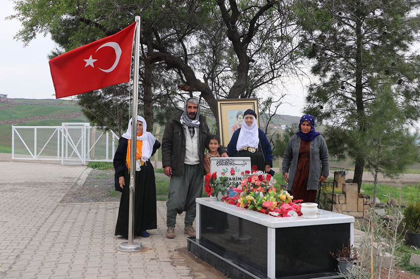 Diyarbakır’da Narin ve Rojin’in mezarlarına ziyaretçi akını - Resim: 2
