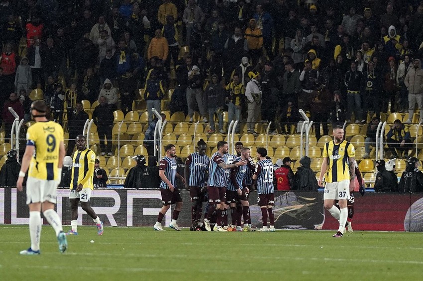 Fenerbahçe, Trabzonspor'u farklı yenip, zirve takibini sürdürdü! - Resim: 1