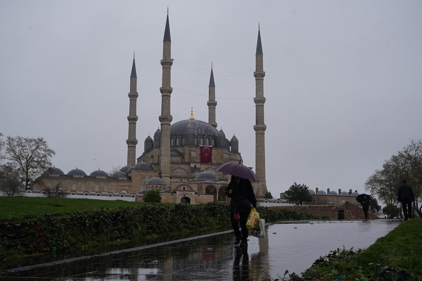 Nisan ayında kara kış geri döndü: İstanbul'un burnunun dibinde lapa lapa kar yağışı - Resim: 3