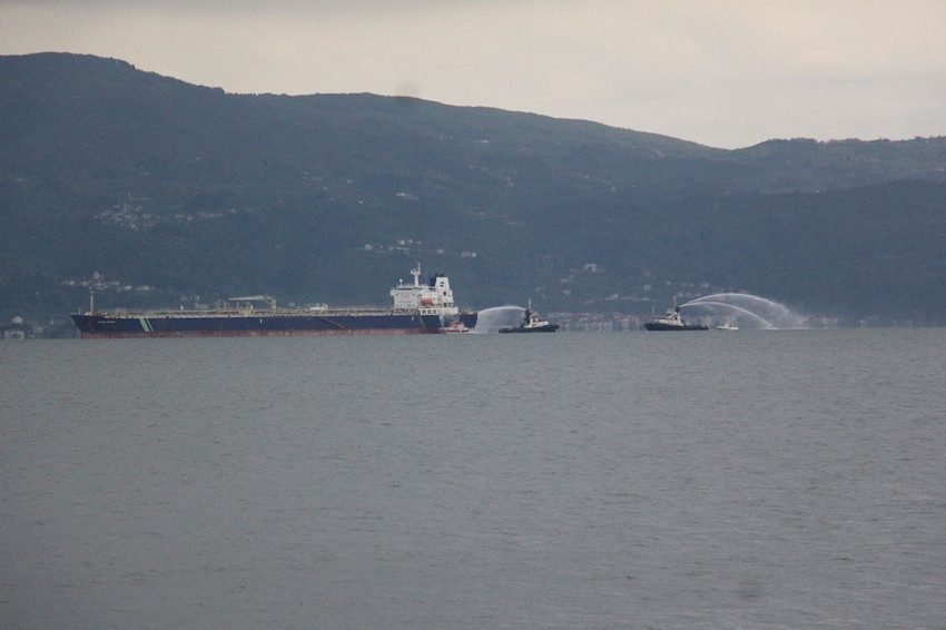 İzmit Körfezi'nde 40 bin ton fuel oil yüklü tankerde yangın paniği - Resim: 4