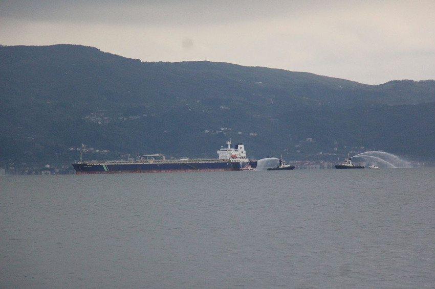 İzmit Körfezi'nde 40 bin ton fuel oil yüklü tankerde yangın paniği - Resim: 3