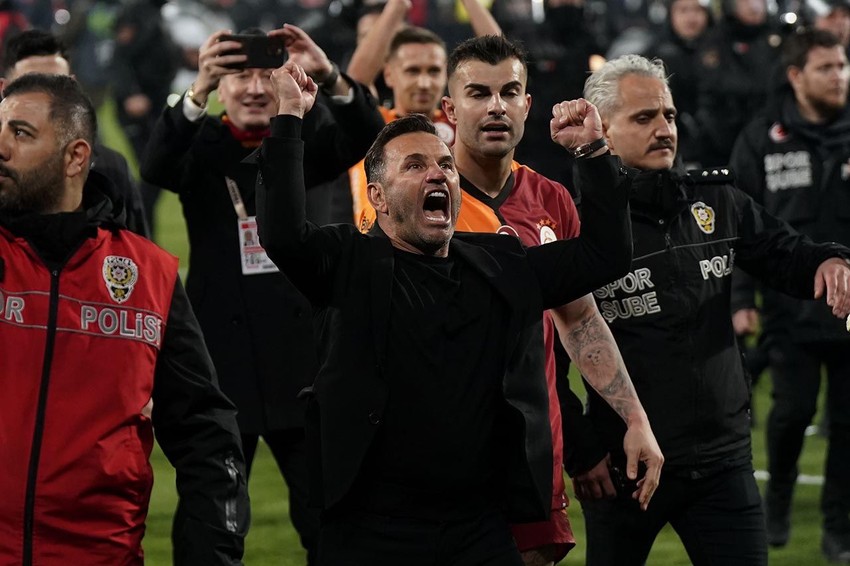 Olaylı derbi sonrası sular durulmuyor! Okan Buruk'tan Mourinho'ya ''Hollywood'' yanıtı - Resim: 1