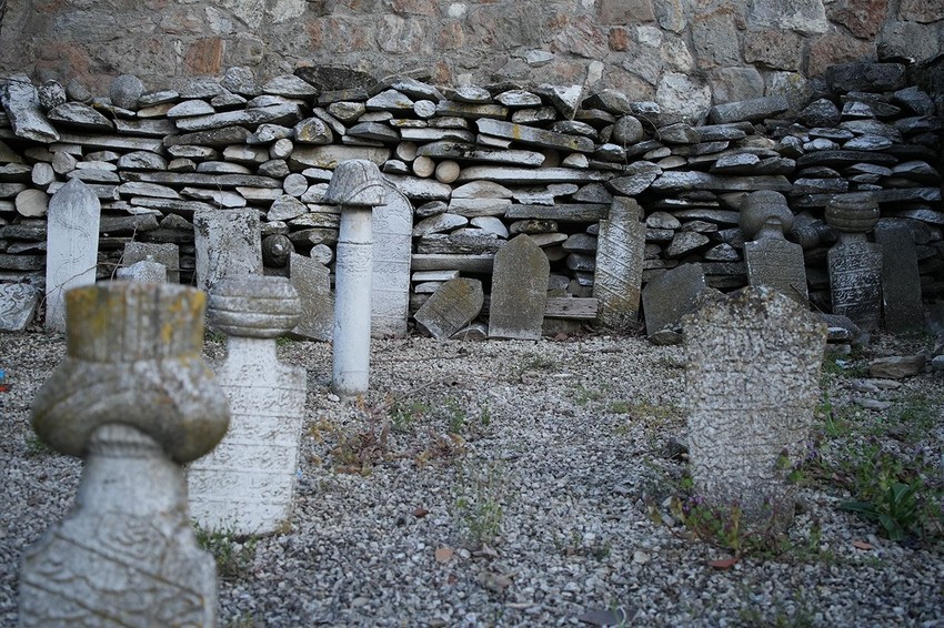 Yok olmaya yüz tutan Osmanlı mezarları yürekleri sızlattı - Resim: 1