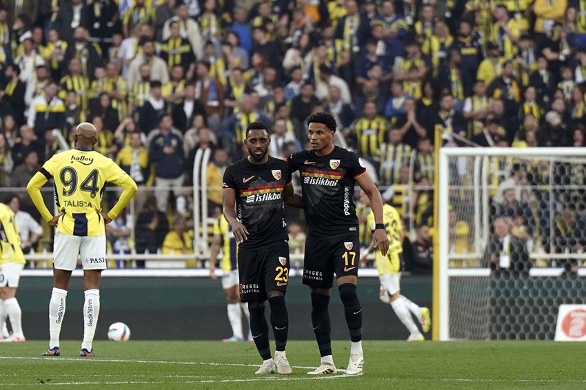 Kadıköy'deki gol düellosunda Fenerbahçe'ye büyük şok - Resim: 4