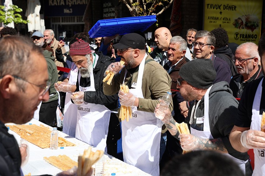 Sadece 5 dakikada ''boğazı'' sayesinde 10 gram altın sahibi oldu - Resim: 1