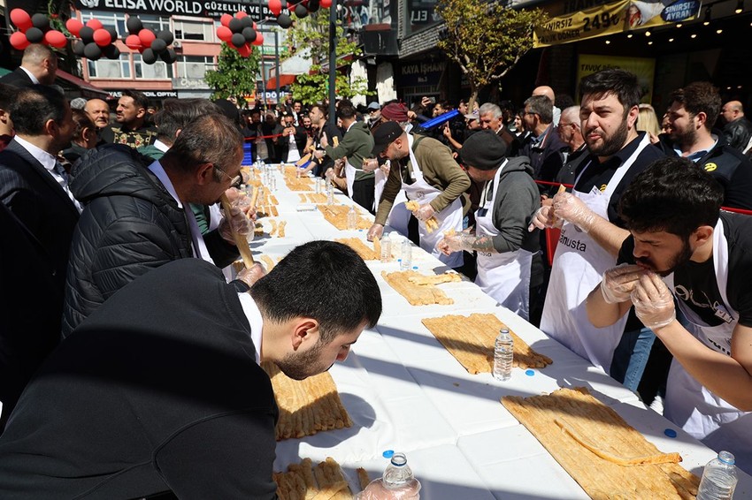 Sadece 5 dakikada ''boğazı'' sayesinde 10 gram altın sahibi oldu - Resim: 2