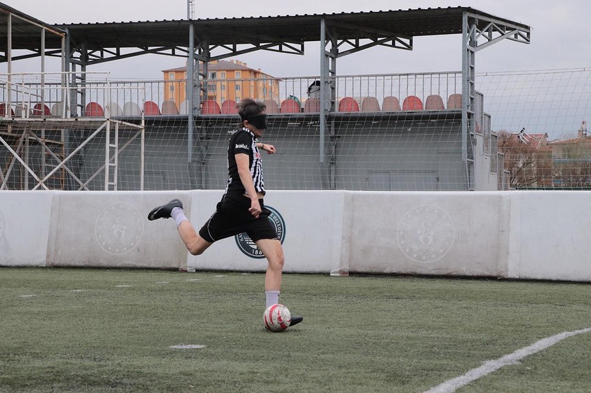 Görme engeli ne öğretmenliğine engel olabildi ne de milli futbolculuğuna - Resim: 3