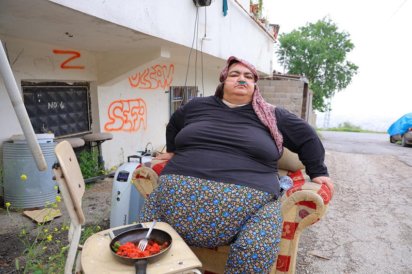200 kilo ağırlığındaki depremzede anne yaşam mücadelesi veriyor - Resim: 1