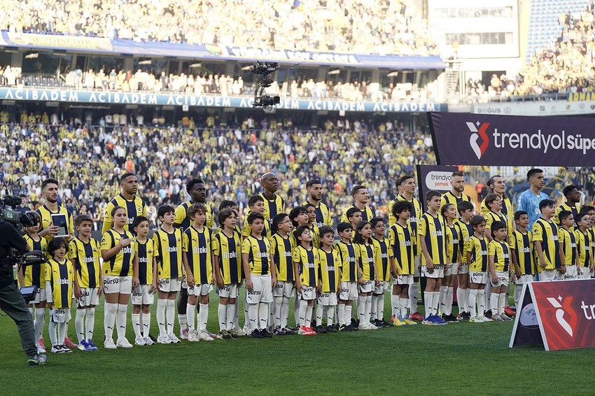 Fenerbahçe'de kadro baştan aşağı değişiyor: 18 futbolcunun üstü çizildi - Resim: 1