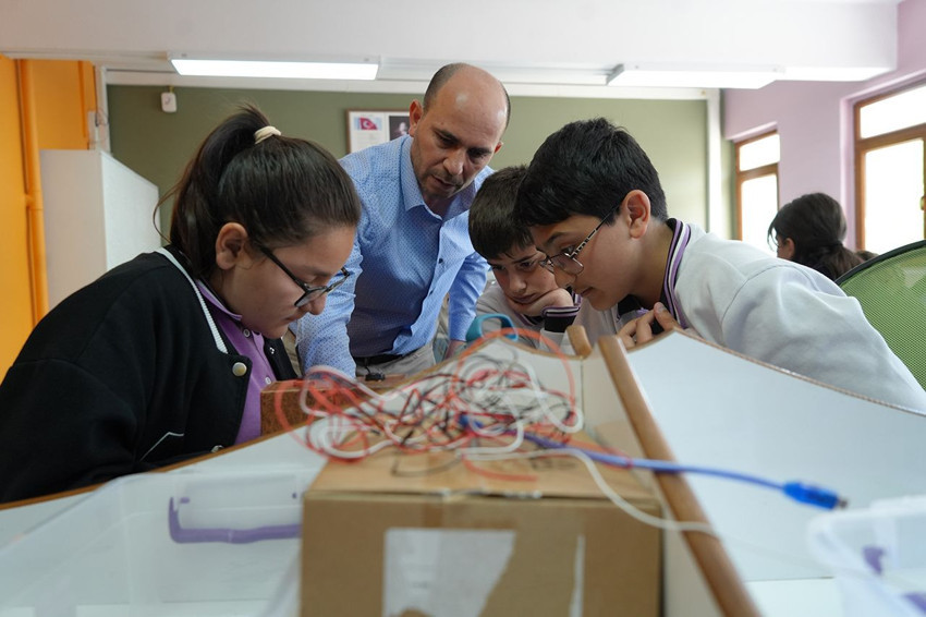 Haberlerde gördüğü yanan araçtan etkilenen öğretmen ''Parkcim''i üretti... - Resim: 2