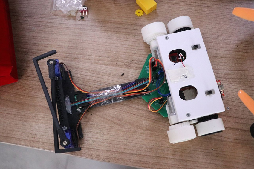 Liseliler geliştirdi... Bayrağımızı KKTC'ye götürüp göndere çeken robot ödül getirdi - Resim: 4