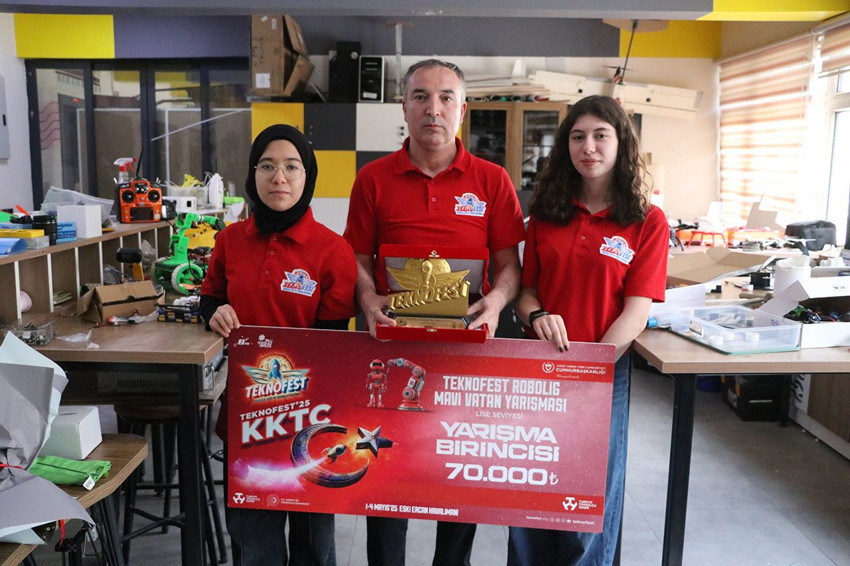 Liseliler geliştirdi... Bayrağımızı KKTC'ye götürüp göndere çeken robot ödül getirdi - Resim: 1