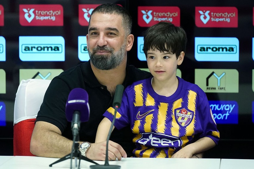 Arda Turan, Eyüpspor'a veda etti: ''4 teklif var'' - Resim: 1