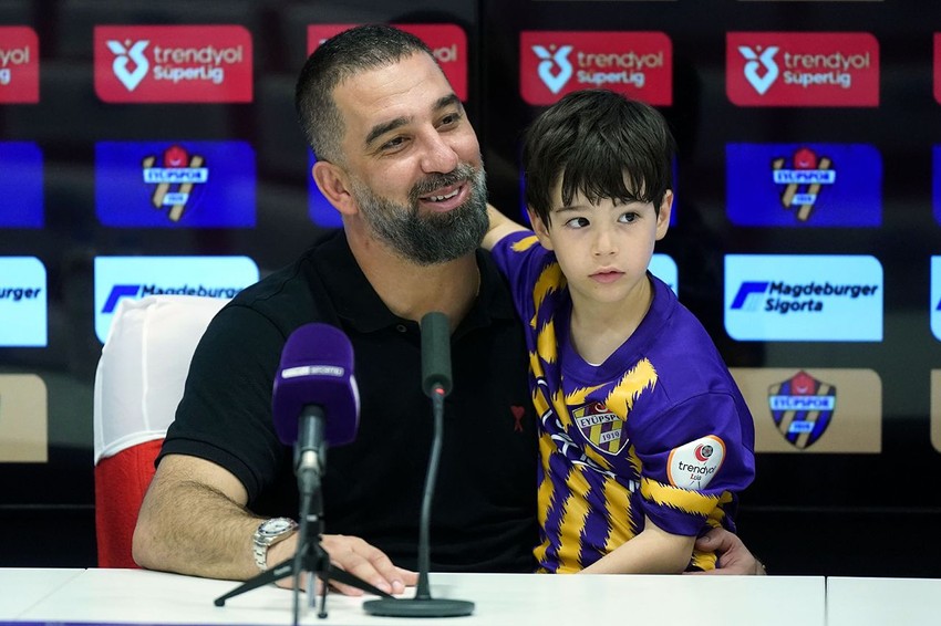 Arda Turan, Eyüpspor'a veda etti: ''4 teklif var'' - Resim: 3