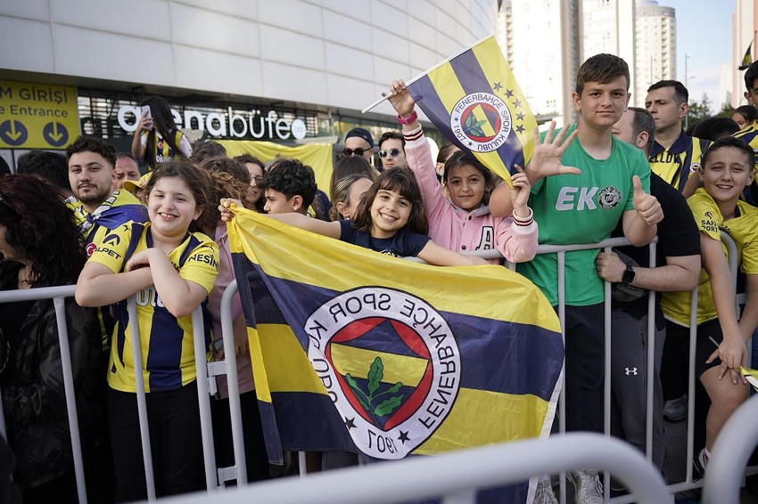Potada Avrupa'nın en büyüğü Fenerbahçe İstanbul'u sarı-laciverte boyadı - Resim: 1
