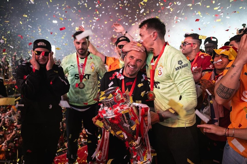 Galatasaray'da beklenen ayrılık gerçekleşti: ''Tek başıma geldim, ailemle dönüyorum...'' - Resim: 4