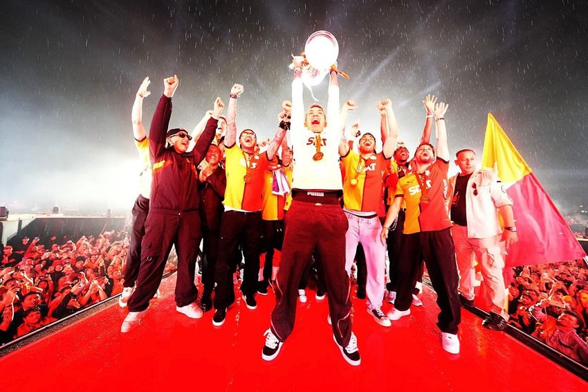Galatasaray'da beklenen ayrılık gerçekleşti: ''Tek başıma geldim, ailemle dönüyorum...'' - Resim: 2