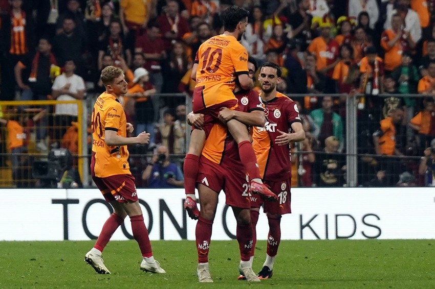 Osimhen transferi için Galatasaraylıları yıkacak haber geldi - Resim: 3