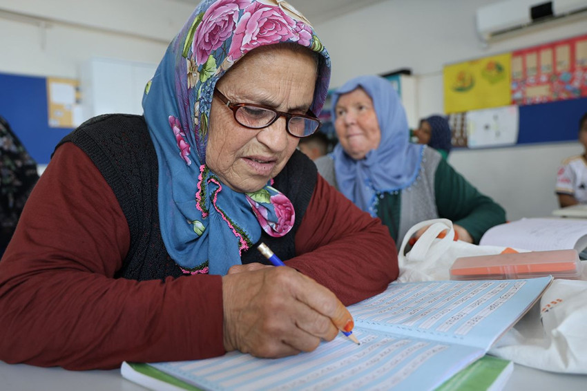 Türkiye'nin Adanalı süper nineleri torunlarına rakip oldu - Resim: 1