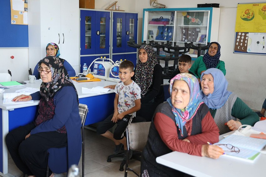 Türkiye'nin Adanalı süper nineleri torunlarına rakip oldu - Resim: 2