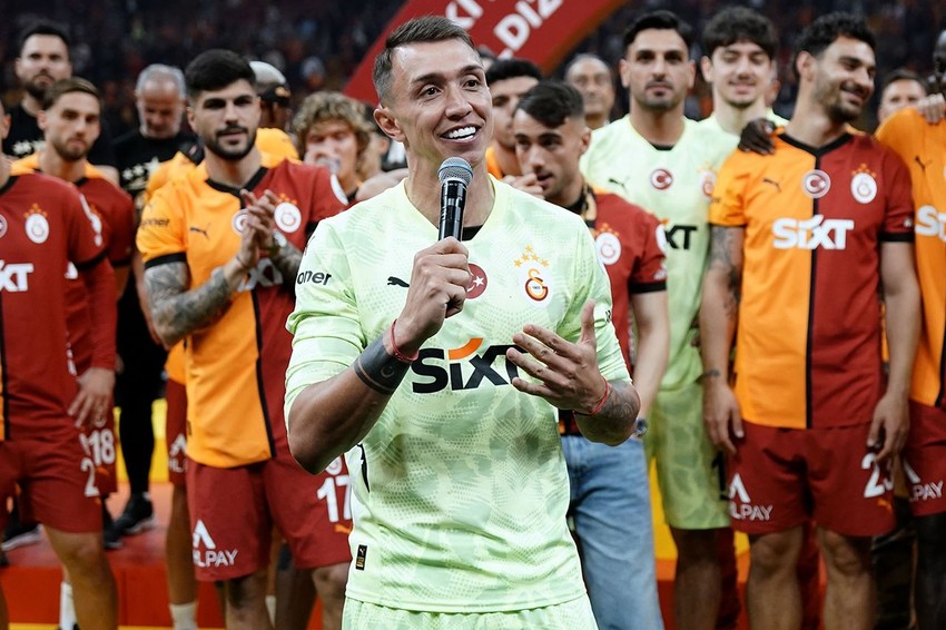 Galatasaray'da beklenen ayrılık gerçekleşti: Muslera, Türkiye'den ayrıldı - Resim: 2