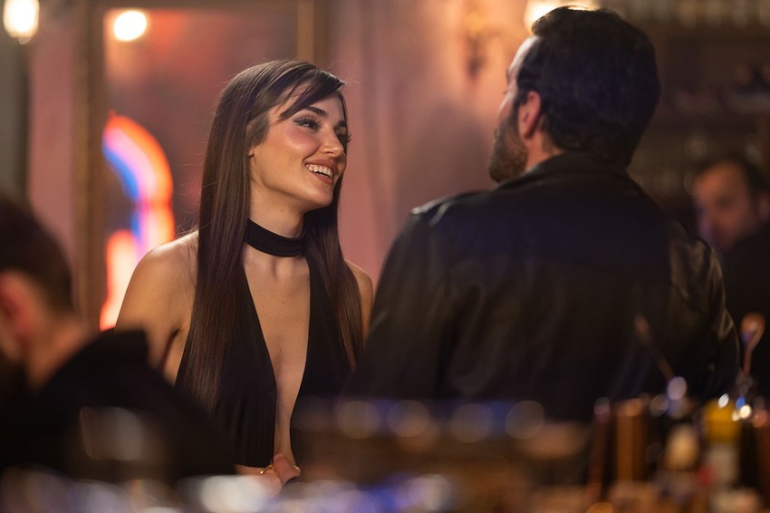 Hande Erçel ile Barış Arduç'un Aşkı Hatırla'daki bu aşk sahneleri olay olacak! - Resim: 1