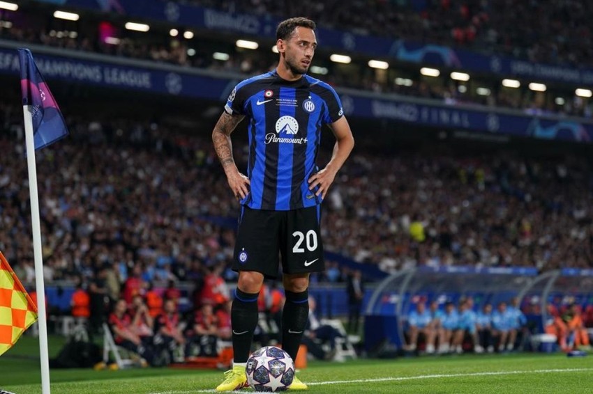 Süper Lig devinin Hakan Çalhanoğlu için resmi teklif ortaya çıktı - Resim: 4