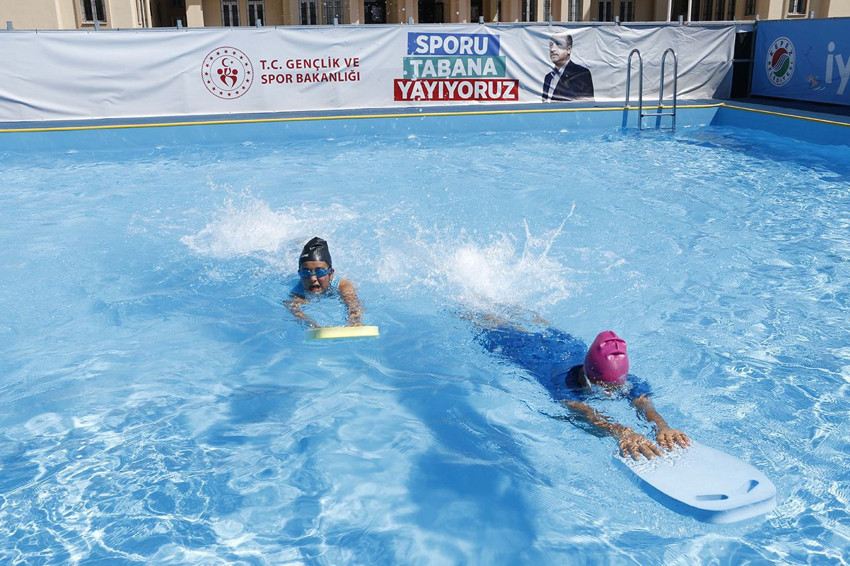 Antalya'nın deniz göremeyen çocuklarını taşıma havuzla suyla buluşturdular - Resim: 3