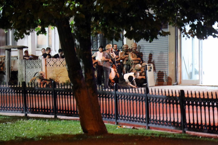 Filmleri aratmayan operasyon: Polisle çatıştı, yaralı halde saatlerce direndi - Resim: 1