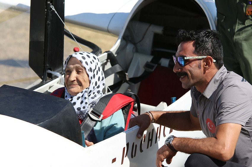 Türkiye'nin 83 yaşındaki ''süper nine''si havalandı: Yüzlerce metre yükseklikte unutulmaz anlar... - Resim: 3