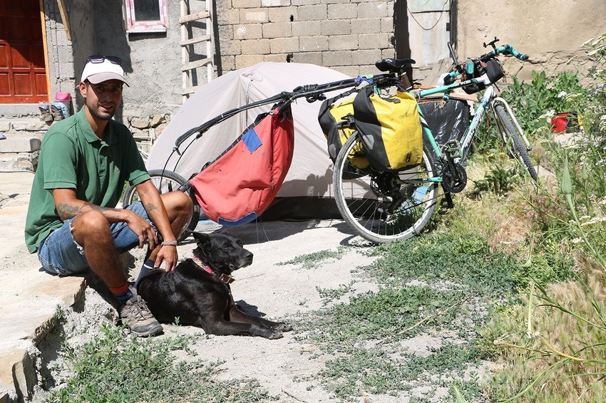 Şili'den bisiklet üstünde köpeğiyle yola çıkan gezgin Türkiye'de... - Resim: 1