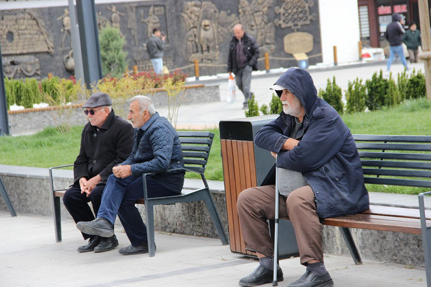 Temmuz ayında en düşük emekli maaşı için masadaki 4 zam oranı belli oldu - Resim: 1