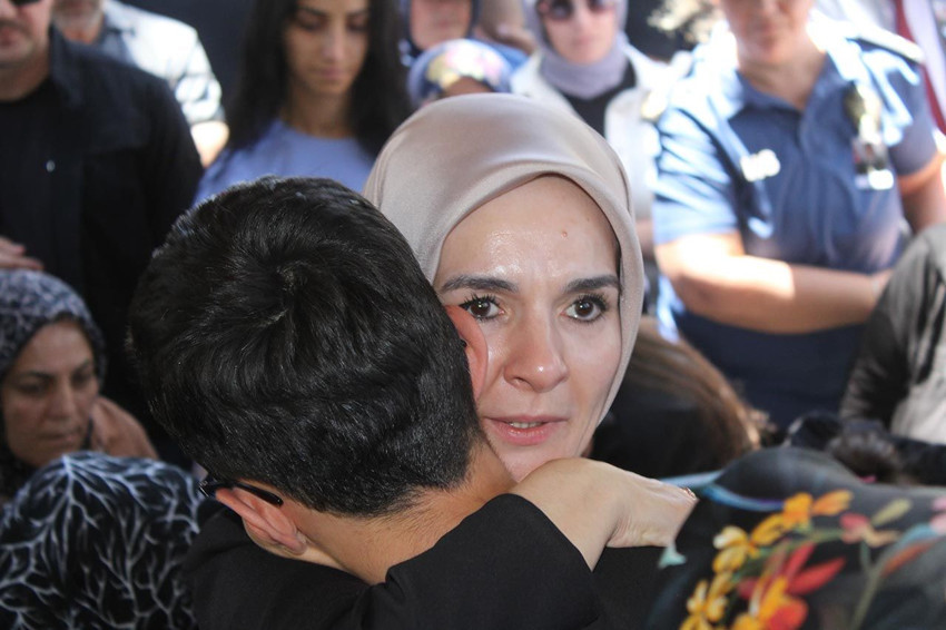 Şehit cenazesinde böyle haykırdı: ''Burada AK Partili kimseyi istemiyorum'' - Resim: 2