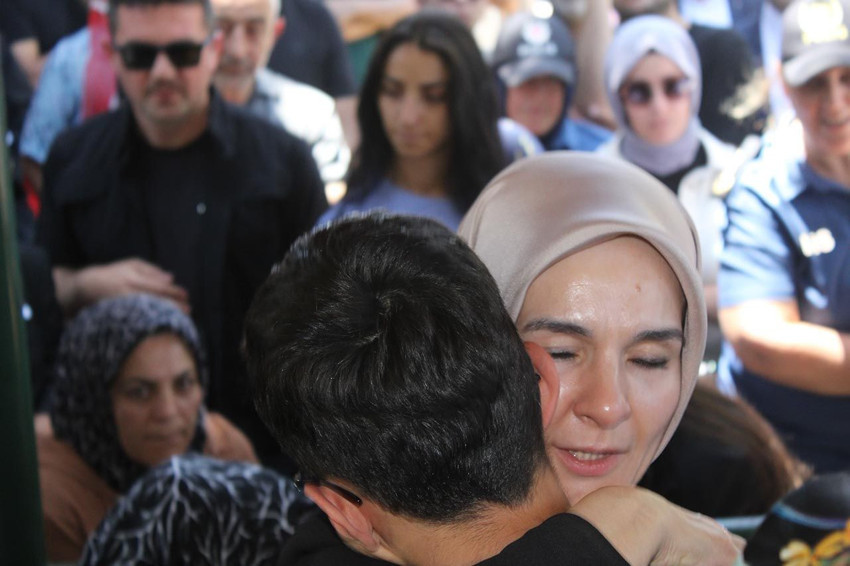 Şehit cenazesinde böyle haykırdı: ''Burada AK Partili kimseyi istemiyorum'' - Resim: 3